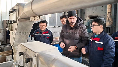 কফি বিন পরিবহন! ব্রাজিলিয়ান গ্রাহকরা আমাদের প্লেট চেইন টাইপ টিউব চেইন পরিবাহ...